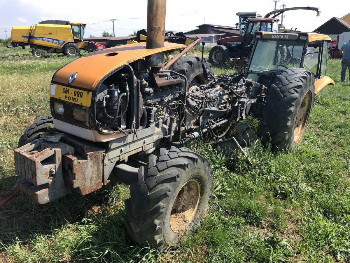 11---TRACTOR-RENAULT-SERIA-4160179........jpg