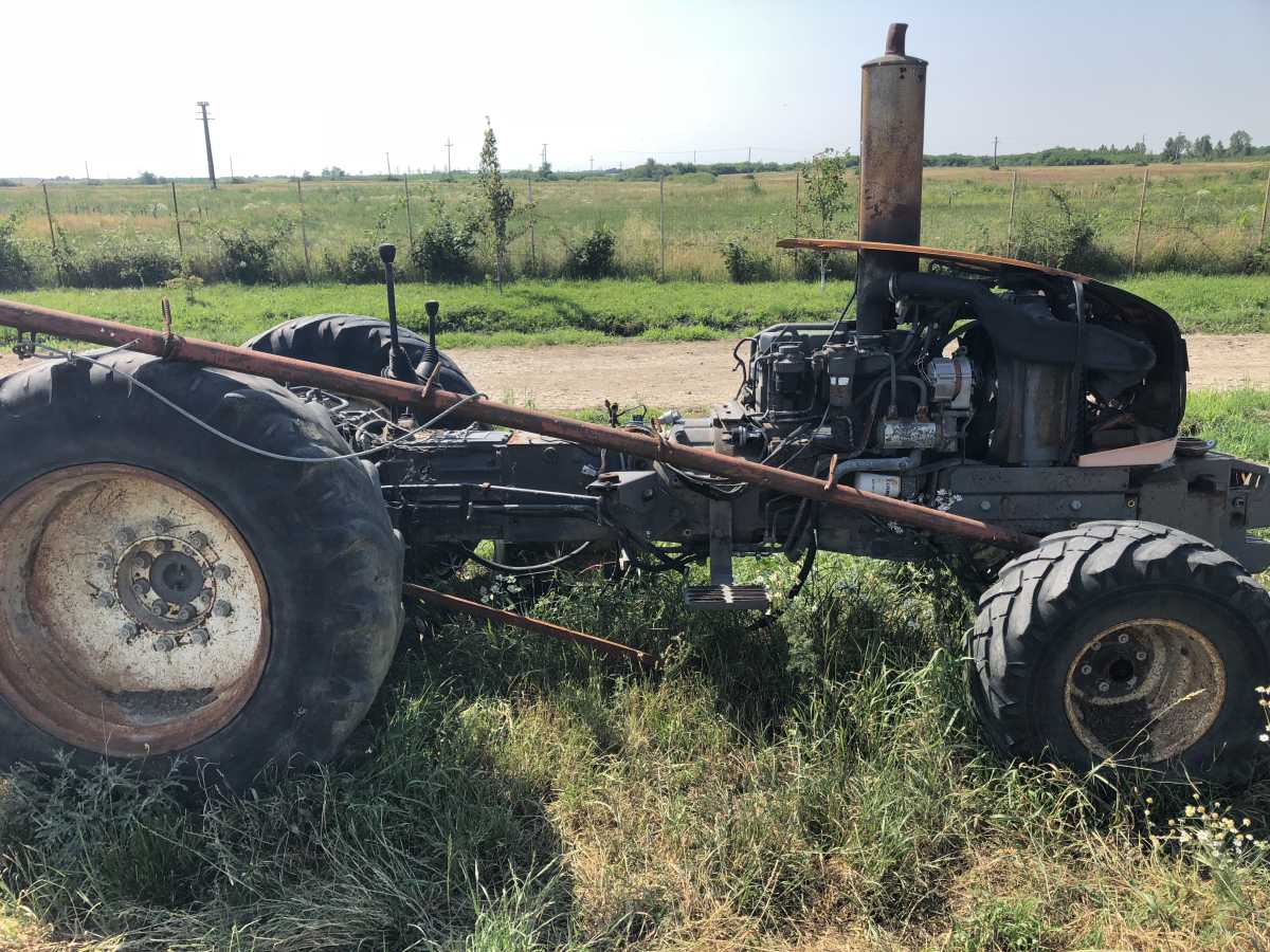11---TRACTOR-RENAULT-SERIA-4160179...jpg