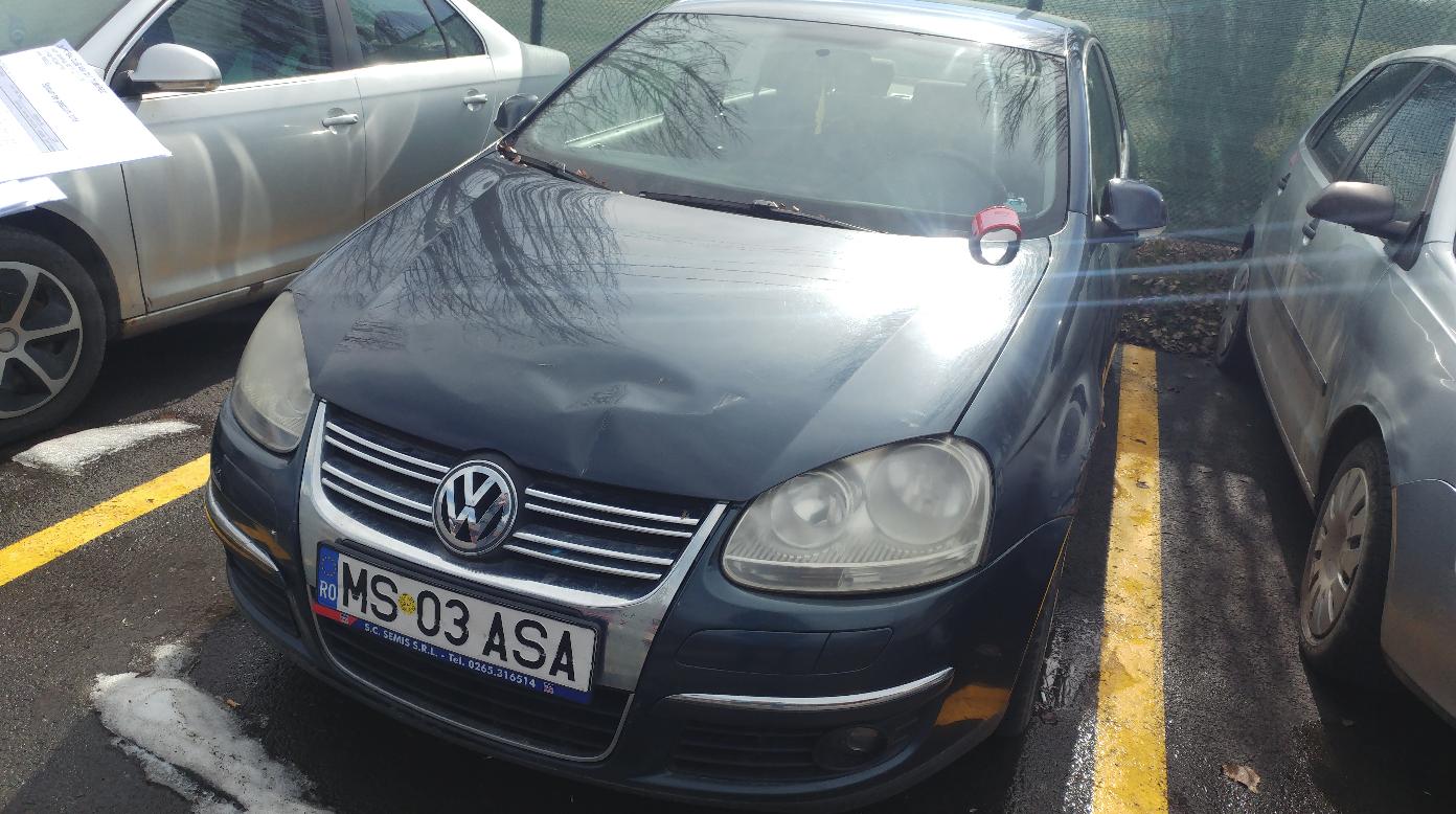 jetta-albastru-1.jpg